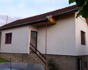 a white house with a brown roof at Apartman Peki in Bajina Bašta