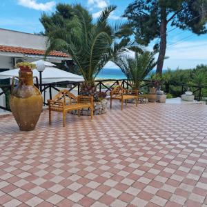 a patio with chairs and a large vase at Residence Maresol in Vieste