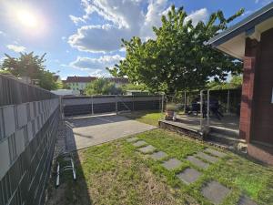 a backyard with a fence and a tree at Kleine Auszeit in Waren