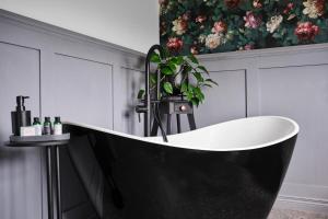 a black and white bath tub in a bathroom at Carnbore House BnB in Bushmills