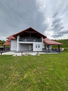 Bangunan di mana terletaknya rumah tamu ini