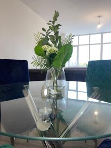 Fotografie z fotogalerie ubytování 2 Bedroom Apartment - Flitwick - Contractor Friendly - Tourist Ready - Full Kitchen - WiFi - Smart TV - Sofa Bed - FREE Parking - Ideal for Short or Long Stays v destinaci Flitwick