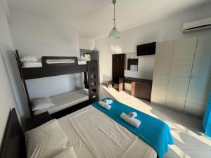 Una cama o camas en una habitación de Hotel Sunset