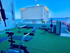 Γυμναστήριο ή/και όργανα γυμναστικής στο Apartamentos playa chica / playa las gaviotas