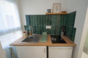 Dapur atau dapur kecil di Studio chaleureux en plein centre