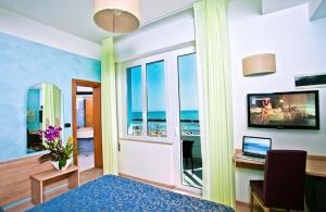 TV a/nebo společenská místnost v ubytování Hotel Levante