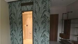 a hallway with a door and a wall with a wallpaper at Metro Hotel Herzliya in Herzliyya B