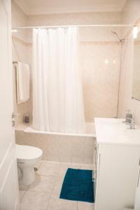 a bathroom with a toilet sink and a shower at Apartamentos Sereia da Oura in Albufeira