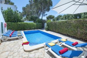 Basen w obiekcie Villa Monica by Villa Plus lub w pobliżu