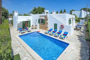 Basen w obiekcie Villa Monica by Villa Plus lub w pobliżu