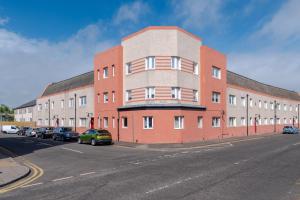 a large brick building on the side of a street at 3Bedroom Apartment-Free Parking in Falkirk