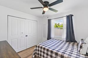 a bedroom with a bed and a ceiling fan at Near Ft Myers Beach Cozy fun 2BD in Fort Myers