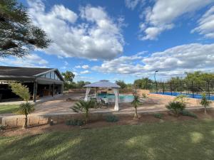 Aed väljaspool majutusasutust Paradise & Private Padel Court in Dinokeng Game Reserve