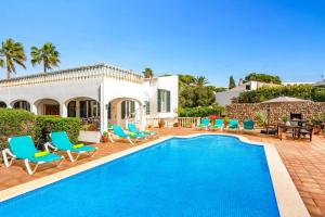 Bazén v ubytování Villa Can Palmeras by Villa Plus nebo v jeho okolí