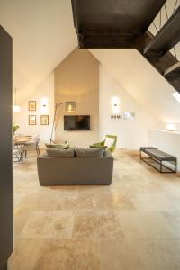 Μια τηλεόραση ή/και κέντρο ψυχαγωγίας στο Appartement chaleureux le Grenier de Pommard