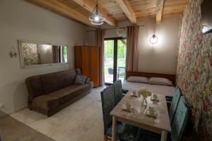 a living room with a couch and a table at Leśna Weranda pokoje gościnne FB Leśna Weranda in Ruciane-Nida