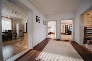 a living room with white walls and a white rug at Casa Matheus in Bisericani