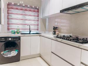 Fotografie z fotogalerie ubytování PLATINIUM 2Bedroom with PS5 & Pool v destinaci Lagos