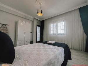 Ένα ή περισσότερα κρεβάτια σε δωμάτιο στο Villa LUX +7 φωτογραφίες