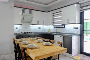 Η κουζίνα ή μικρή κουζίνα στο Villa LUX