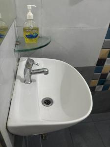 Koupelna v ubytování Sapthagiri Euphoria