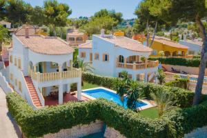 Bazén v ubytování Villa Ciruela by Villa Plus nebo v jeho okolí