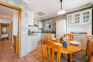 Kuchyň nebo kuchyňský kout v ubytování Villa Seniola by Villa Plus