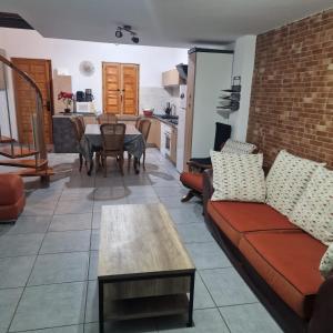 a living room with a couch and a table at Casita Flamingo in Deltebre