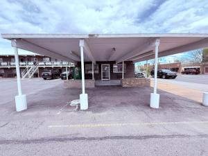 里弗顿Tomahawk Motor Lodge By OYO Riverton US-26的相册照片