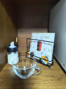 Flat particular no Hotel Grand Mercure com varanda, garagem e wi-fi的咖啡和沏茶工具