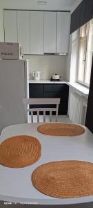Kuchyň nebo kuchyňský kout v ubytování A cosy apartment near the border