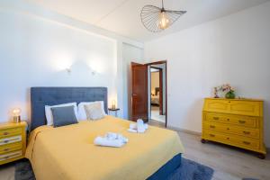 Uma cama ou camas num quarto em Villa Ocean Bay Funchal By Empório