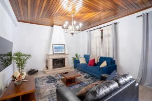 Uma área de estar em Villa Ocean Bay Funchal By Empório