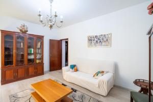 Uma área de estar em Villa Ocean Bay Funchal By Empório