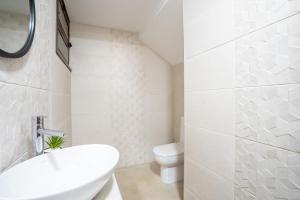 Uma casa de banho em Villa Ocean Bay Funchal By Empório