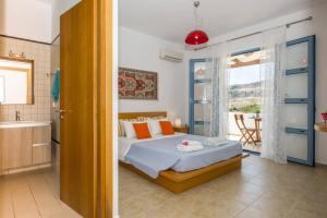 En eller flere senge i et værelse på Villa Aqua Blu by Villa Plus