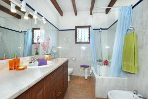 Kúpeľňa v ubytovaní Villa Can Pinto by Villa Plus
