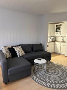 a living room with a couch and a table at Petit hôtel Limoilou Studio B - Cozy et central in Quebec City +9 photos