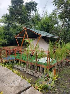 La Villa Glamping外面的花园