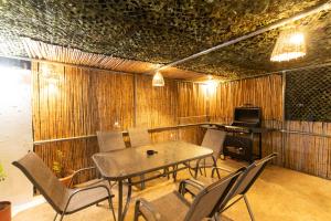 Televisyen dan/atau pusat hiburan di Ria's Apartment in Ag. Nikolaos