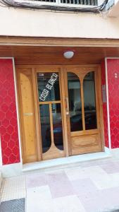 a wooden door with a sign on top of it at Playa, relax y parking público cerca - Ideal parejas in Cullera