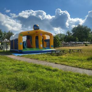 Detský kútik v ubytovaní MOBIL-HOME CONFORTABLE ET BIEN EQUIPE AVEC PISCINES ET LA PLAGE A PIED