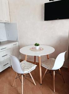 Foto dalla galleria di Zevs Apartmani 2 a Igalo Altre 8 foto