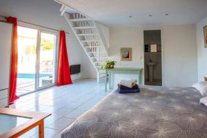 Postel nebo postele na pokoji v ubytování Villa des Alberes by Villa Plus + 29 fotografií