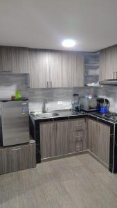 Η κουζίνα ή μικρή κουζίνα στο Apartamento vacacional con parqueadero y piscina