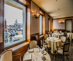 Restaurace v ubytování Monaco & Grand Canal