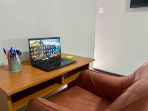 TV in/ali zabaviščno središče v nastanitvi Hotel Qamiri