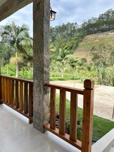 Μπαλκόνι ή βεράντα στο Chalé Montana Pedra Azul +15 φωτογραφίες