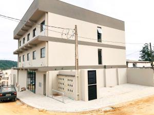 a building with a car parked in front of it at ASA | Lofts Zimmer BR470 in Gaspar
