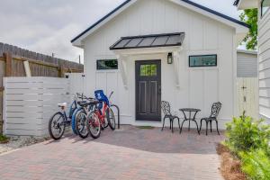 Jízda na kole v ubytování Walk to Laguna Beach Modern Studio in PCB! nebo okolí